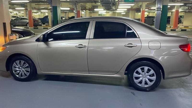 2010 Toyota Corolla thumbnail 3