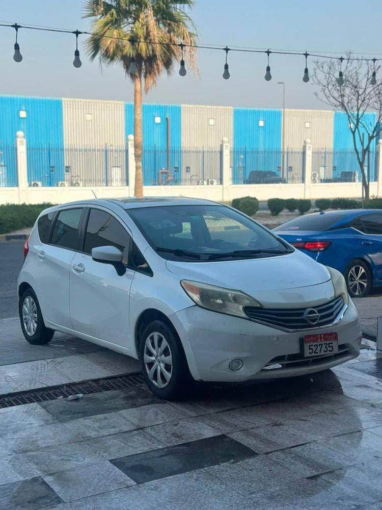 2015 Nissan Versa thumbnail 4