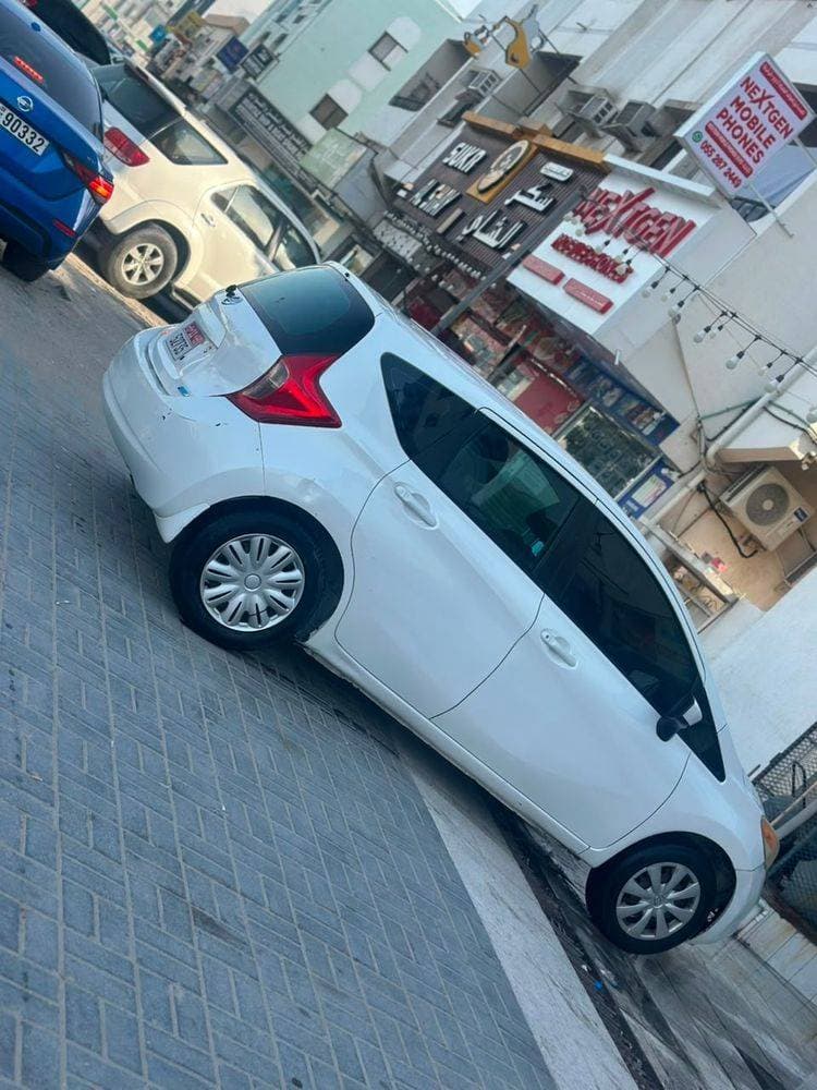 2015 Nissan Versa thumbnail 2