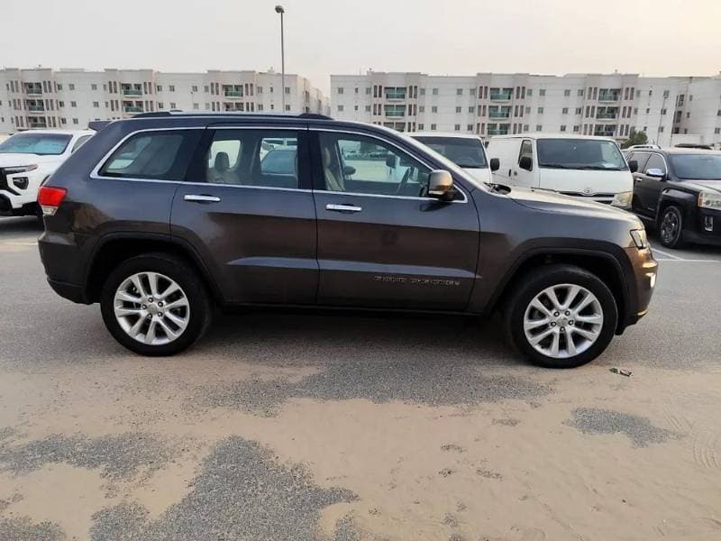 2017 Jeep Grand Cherokee thumbnail 3