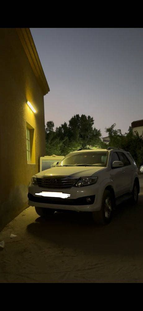 2014 Toyota Fortuner thumbnail 4