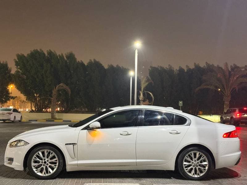 2012 Jaguar XF thumbnail 4