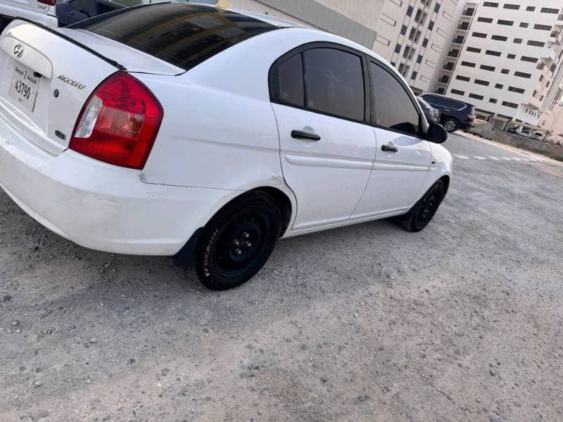 2011 Hyundai Accent thumbnail 3