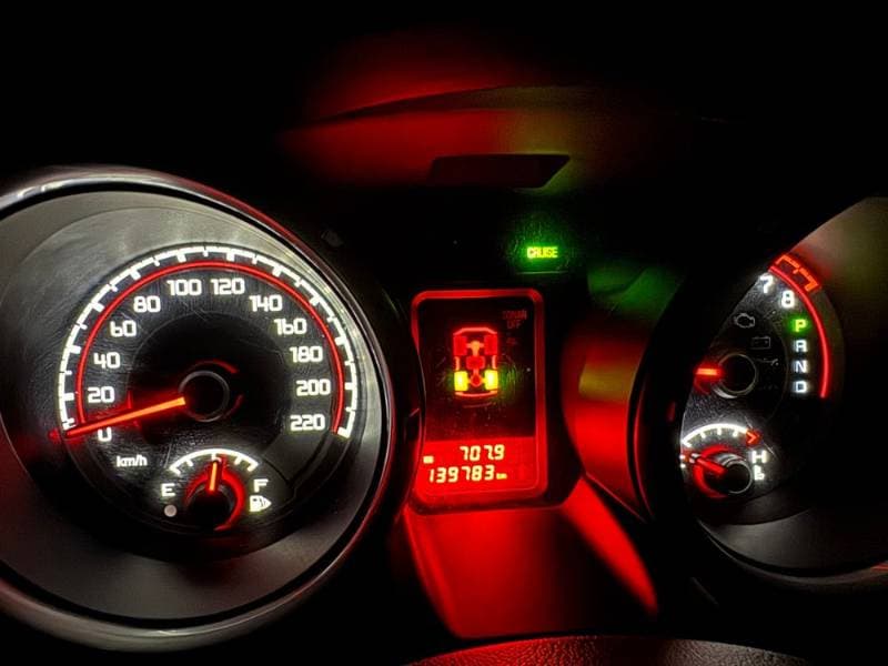 2017 Mitsubishi Pajero thumbnail 5