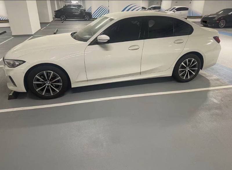 2026 BMW 3 Series Sedan thumbnail 3
