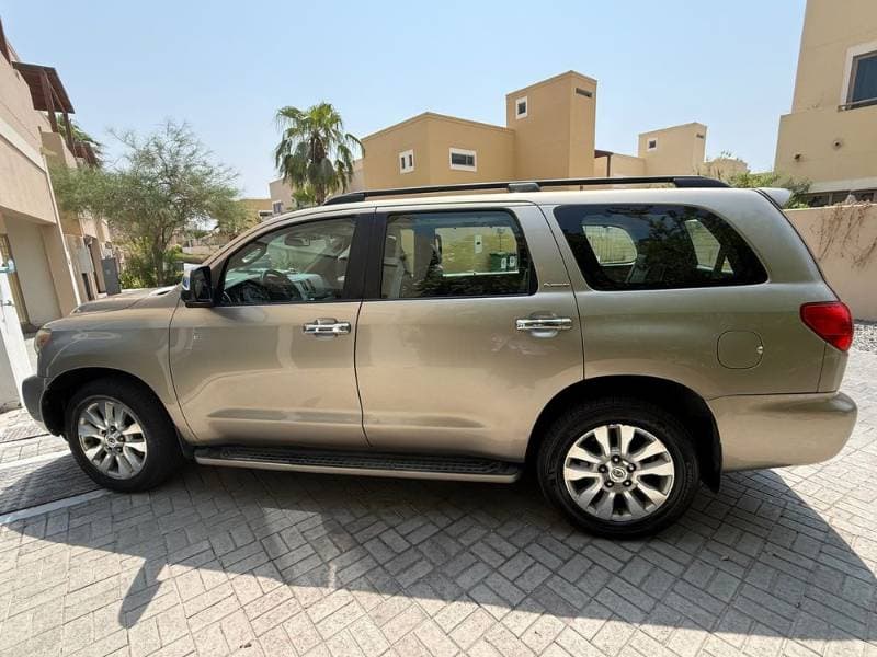2009 Toyota Sequoia thumbnail 2