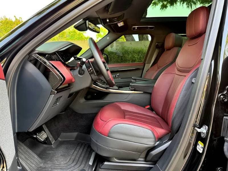 2026 Land Rover Range Rover Sport thumbnail 3