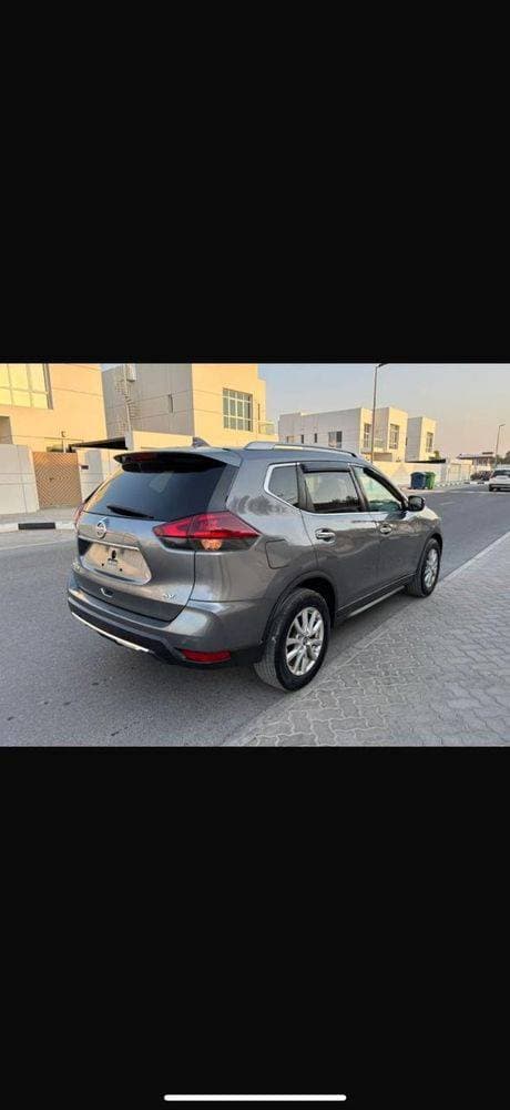 2019 Nissan Rogue thumbnail 4