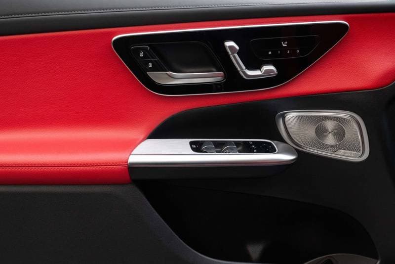 2025 Mercedes-Benz GLC-Class thumbnail 2