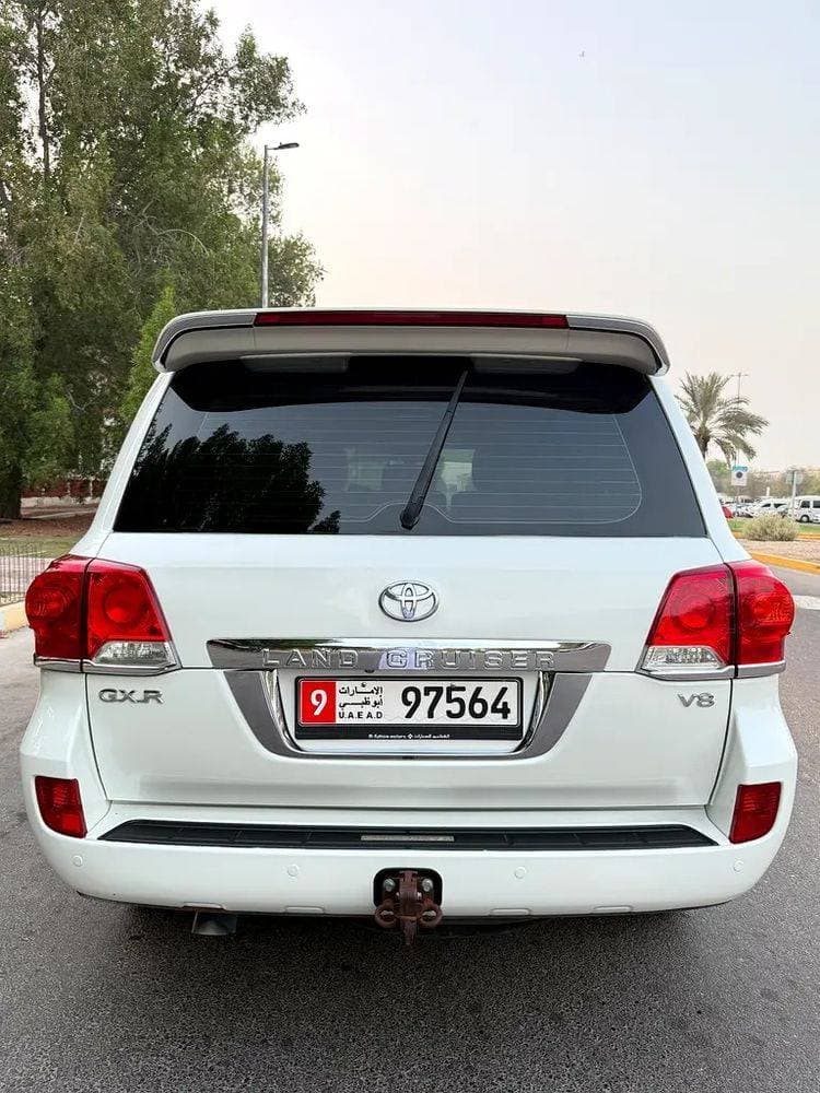 2015 Toyota Land Cruiser thumbnail 3