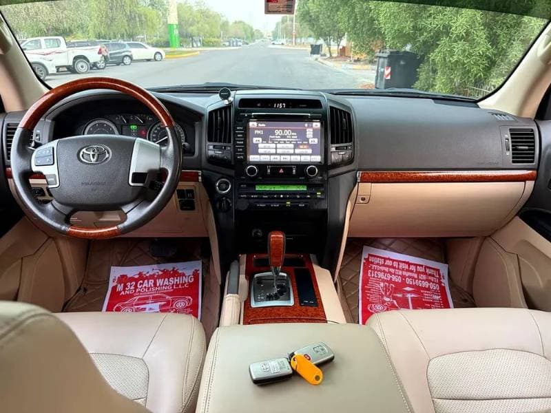 2015 Toyota Land Cruiser thumbnail 2