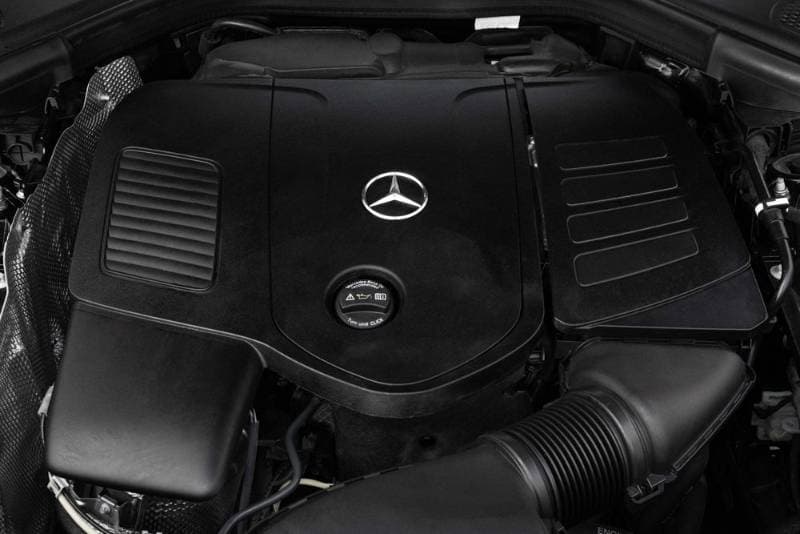 2025 Mercedes-Benz GLC-Class thumbnail 3