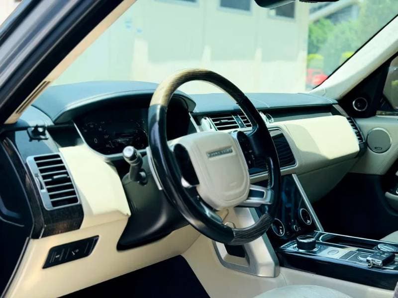 2019 Land Rover Range Rover thumbnail 2