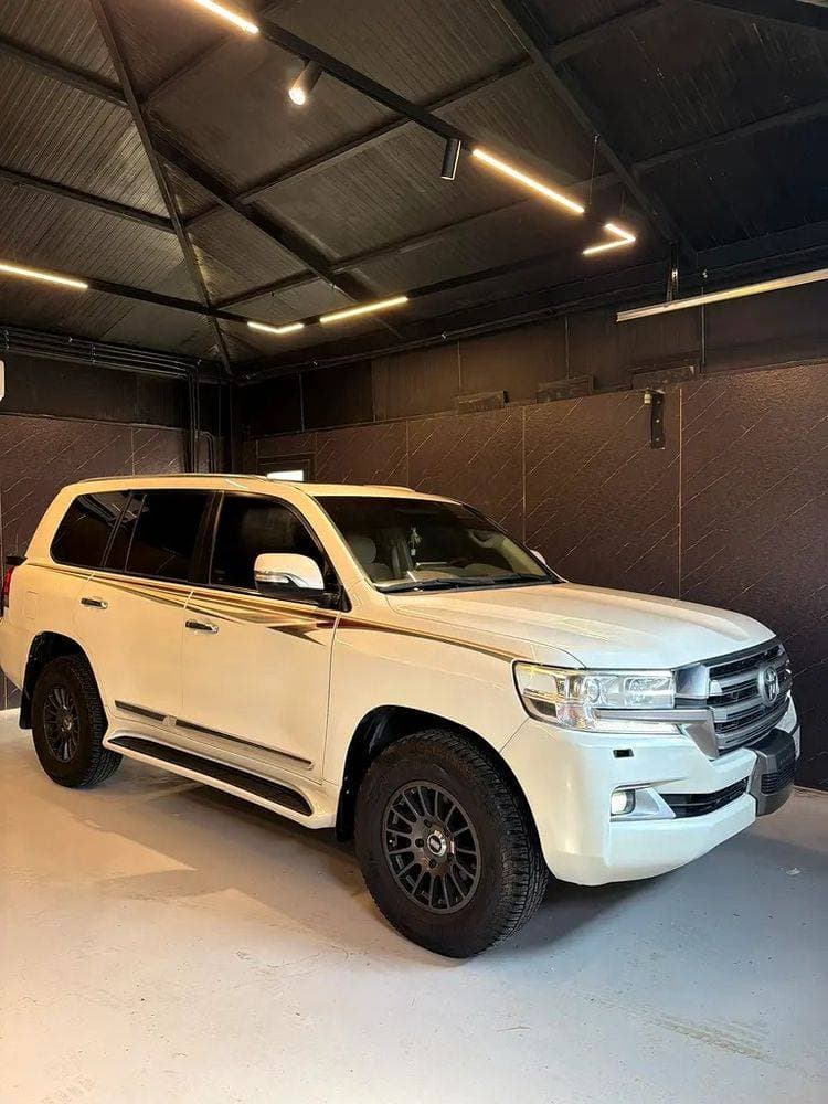 2018 Toyota Land Cruiser