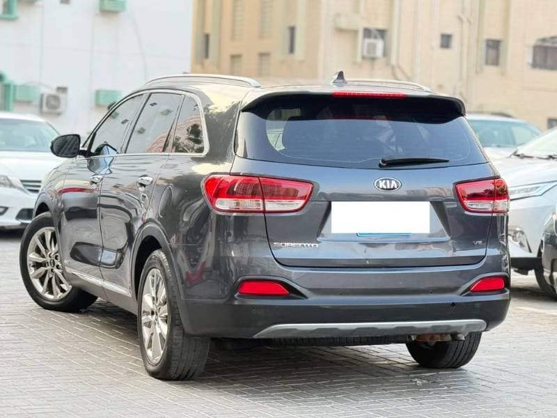 2016 Kia Sorento thumbnail 3