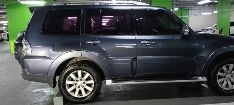 2009 Mitsubishi Pajero thumbnail 5
