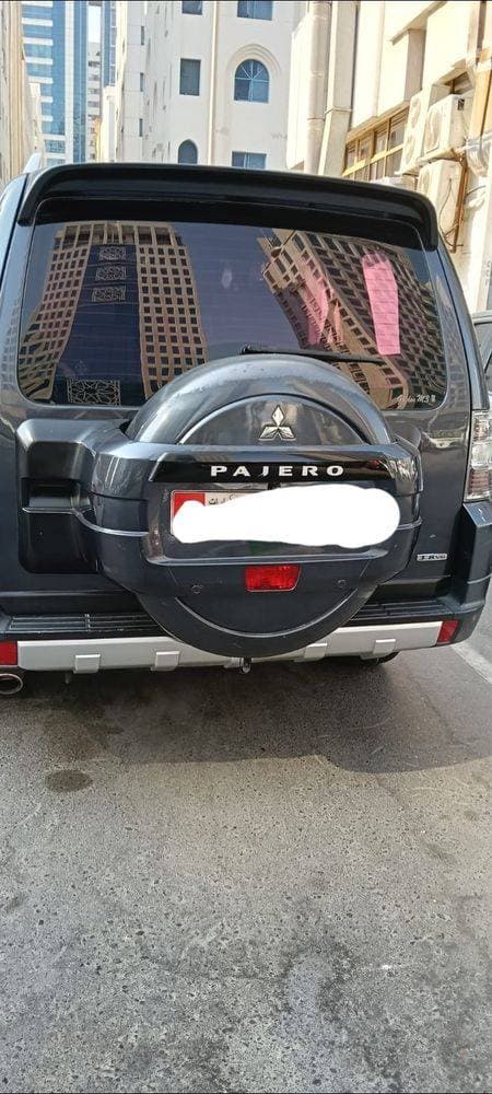 2009 Mitsubishi Pajero thumbnail 2