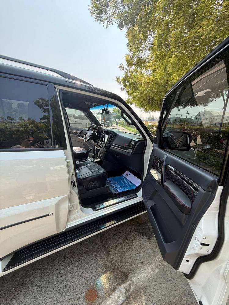 2020 Mitsubishi Pajero thumbnail 7