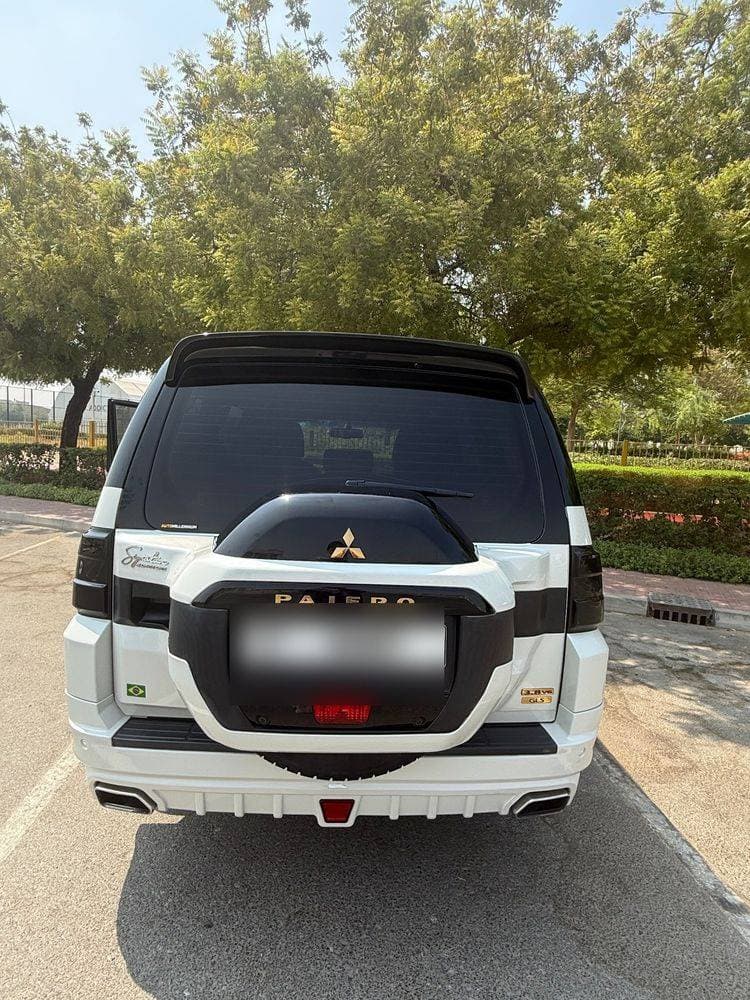 2020 Mitsubishi Pajero thumbnail 3