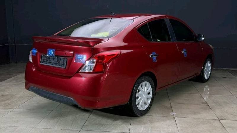 2019 Nissan Versa thumbnail 4