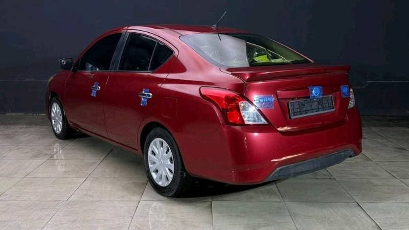2019 Nissan Versa thumbnail 3