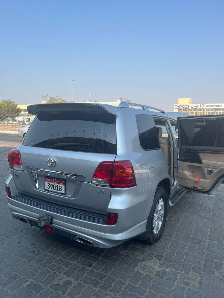 2015 Toyota Land Cruiser thumbnail 5