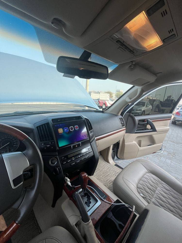 2015 Toyota Land Cruiser thumbnail 2