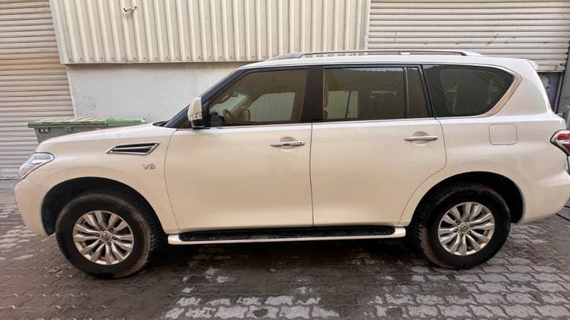 2014 Nissan Patrol thumbnail 3
