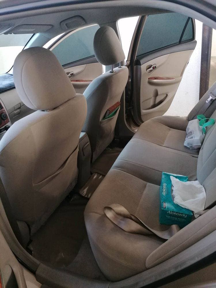 2011 Toyota Corolla thumbnail 3