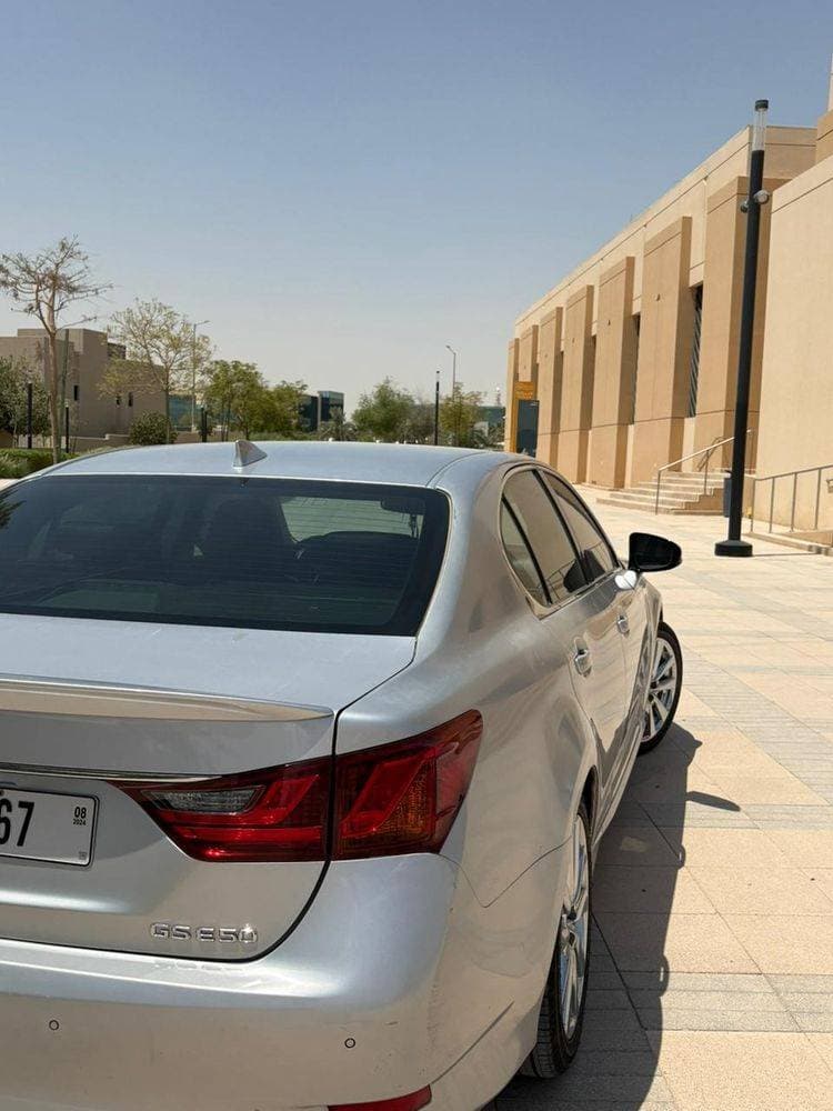 2015 Lexus GS thumbnail 2