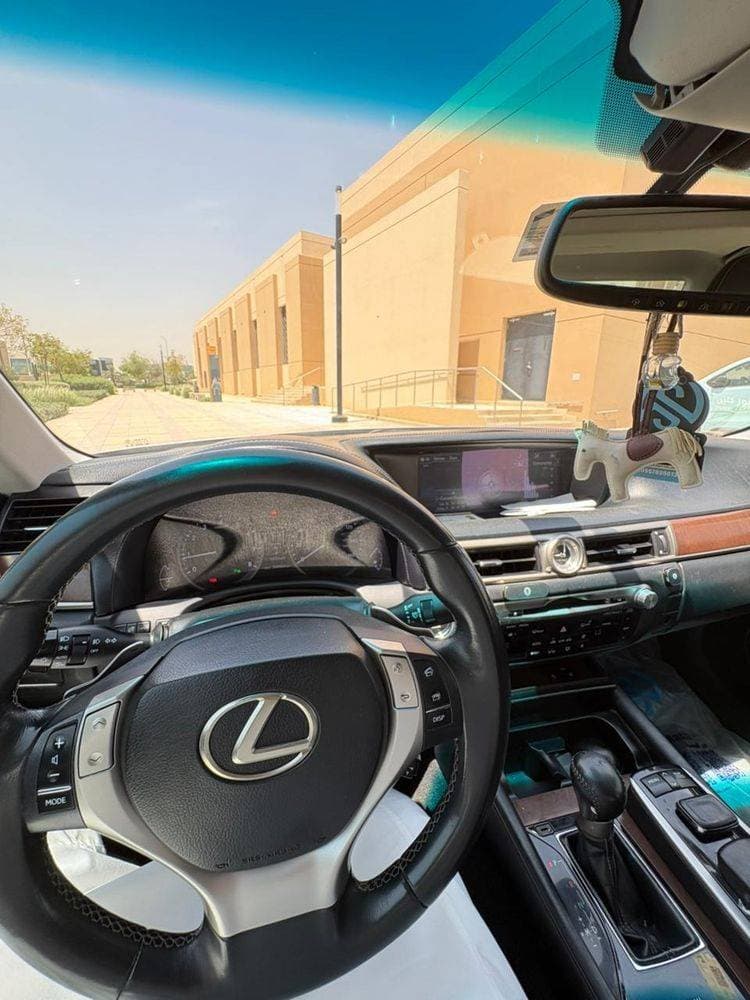 2015 Lexus GS thumbnail 3
