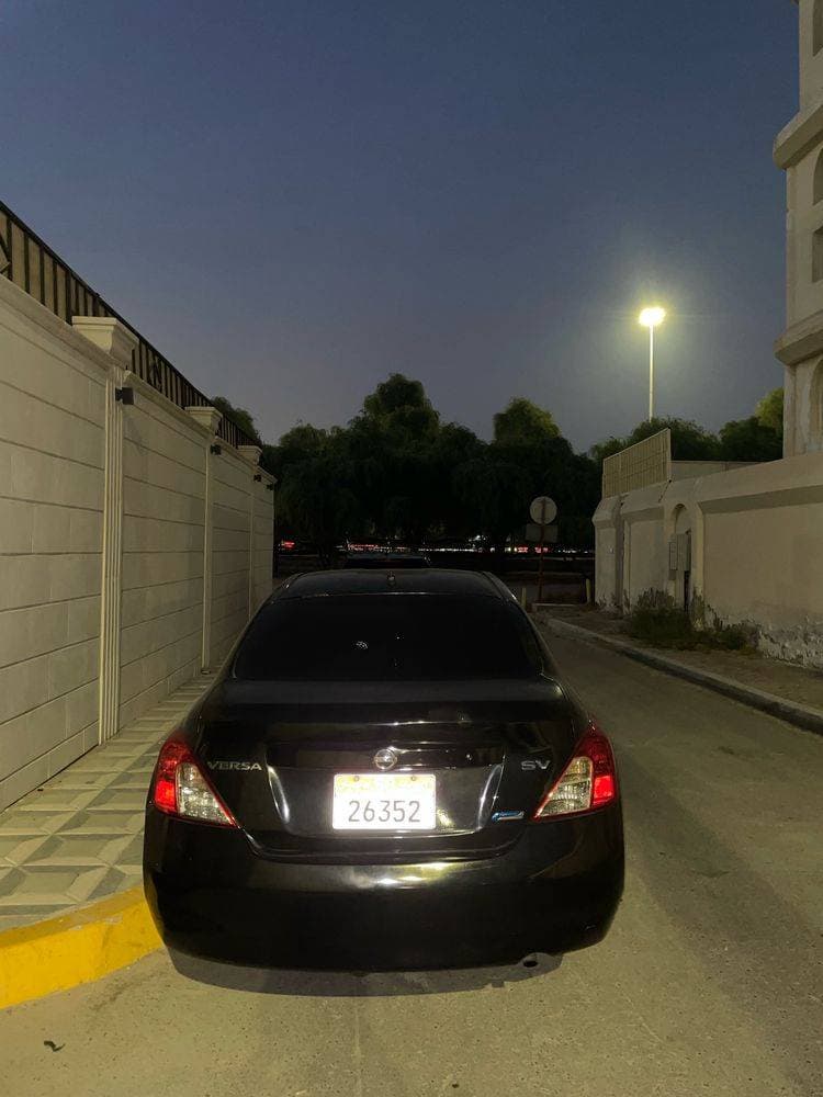 2012 Nissan Versa thumbnail 2