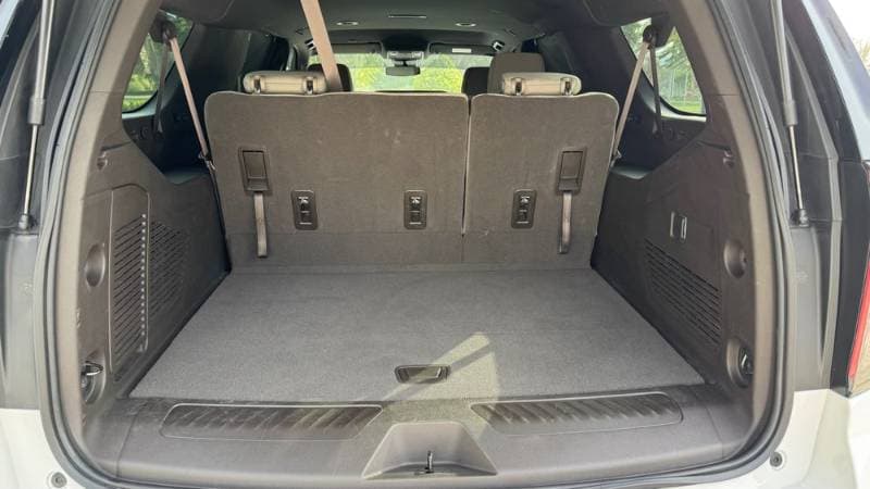 2023 Chevrolet Suburban thumbnail 3