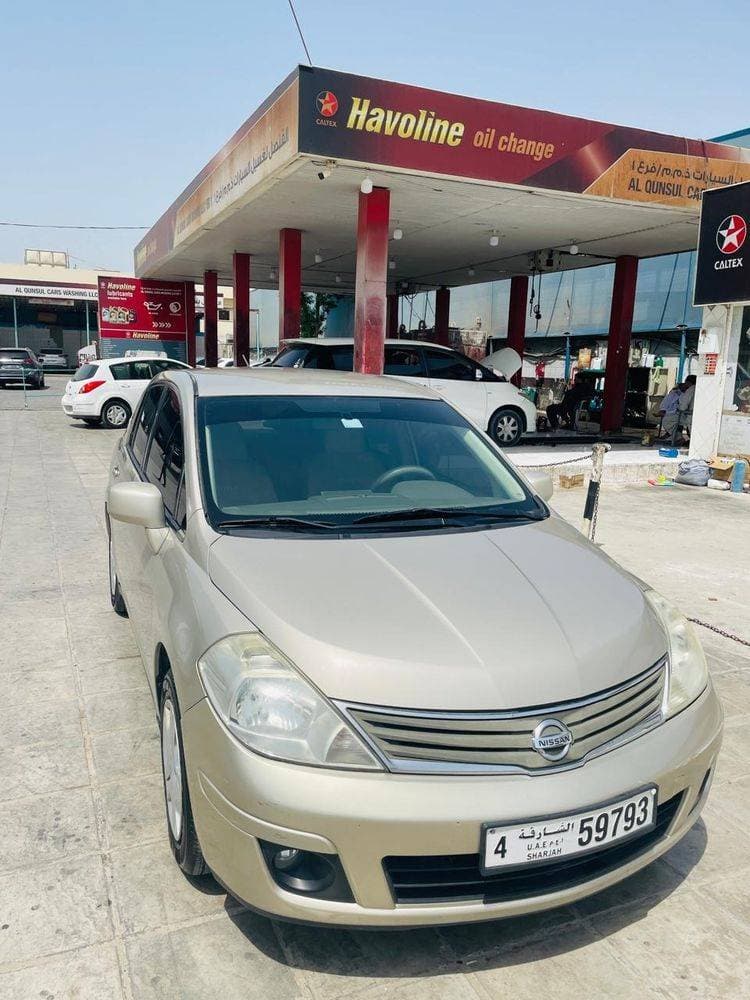 2011 Nissan Tiida thumbnail 2