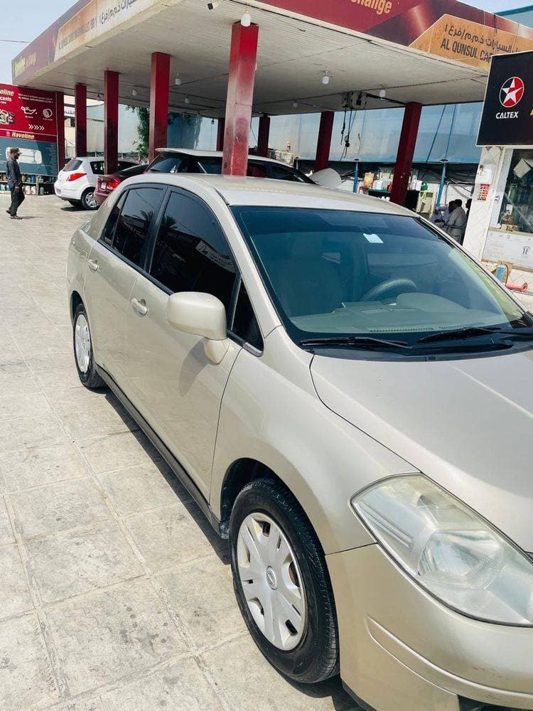 2011 Nissan Tiida thumbnail 3