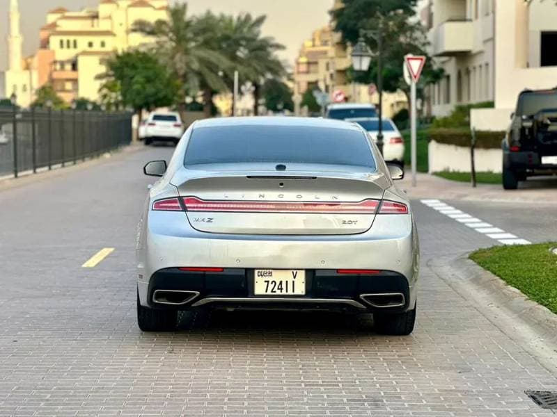 2017 Lincoln MKZ thumbnail 3