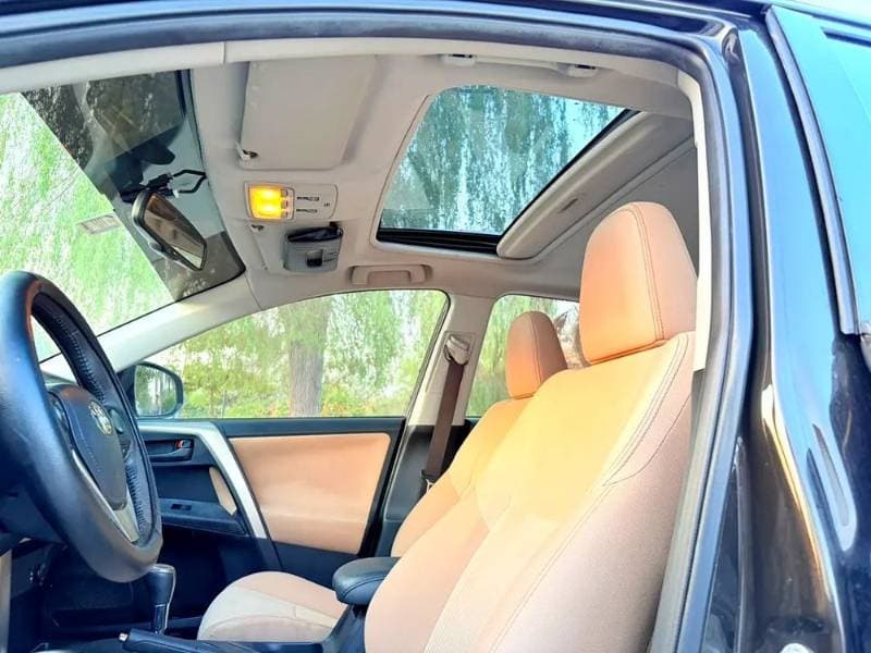 2015 Toyota Rav4 thumbnail 2