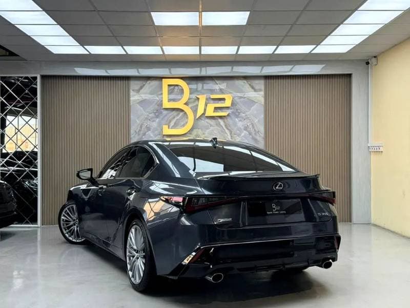 2025 Lexus IS 300