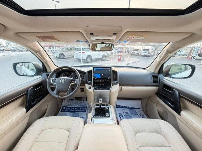 2019 Toyota Land Cruiser thumbnail 3