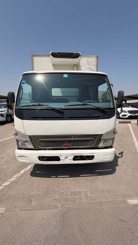 2013 Mitsubishi Canter thumbnail 3