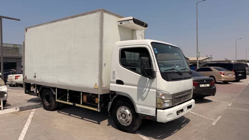 2013 Mitsubishi Canter thumbnail 2