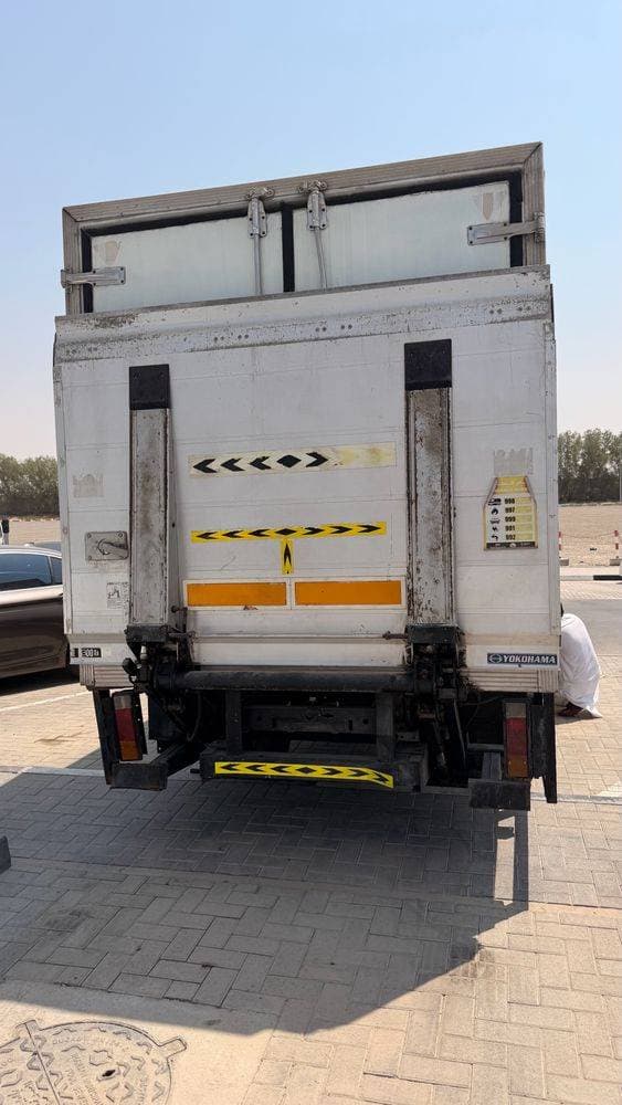 2013 Mitsubishi Canter thumbnail 5
