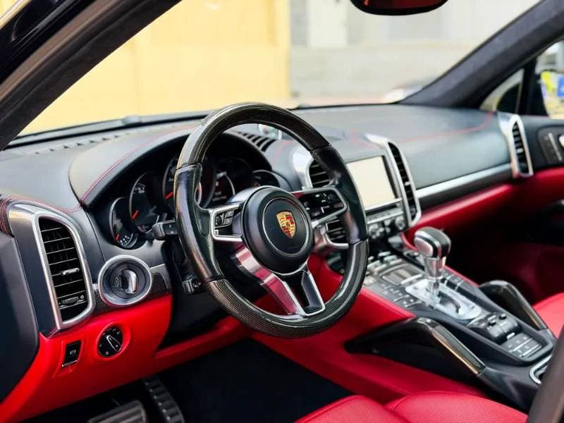 2015 Porsche Cayenne Coupe thumbnail 2