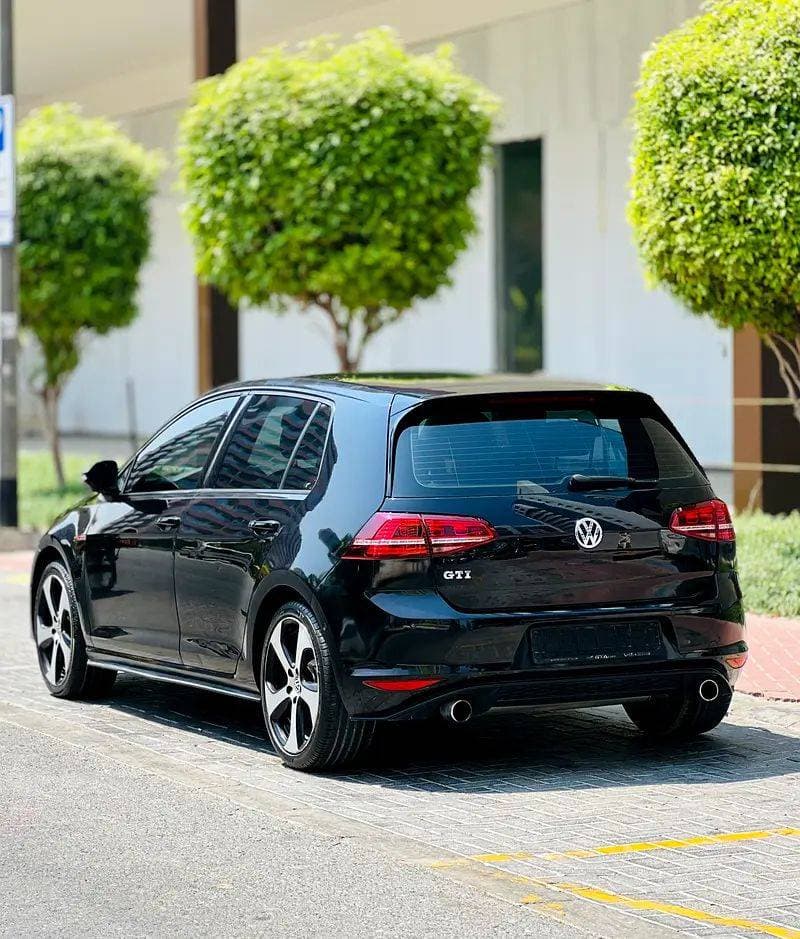 2016 Volkswagen Golf GTI thumbnail 2