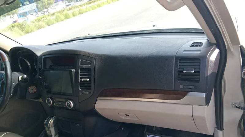 2012 Mitsubishi Pajero thumbnail 2