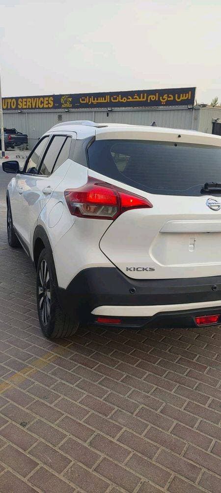 2020 Nissan Kicks thumbnail 2