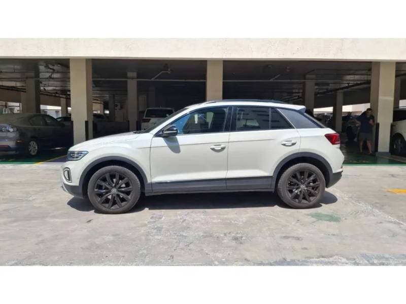 2023 Volkswagen T-Roc thumbnail 4