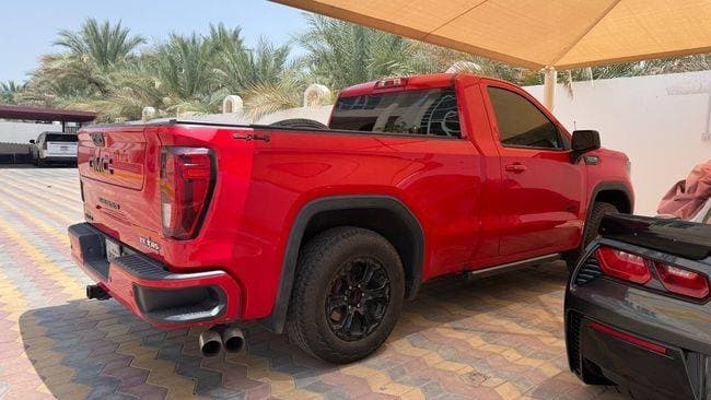 2025 GMC Sierra thumbnail 2