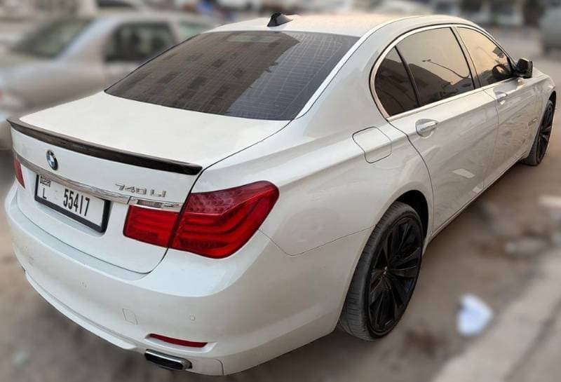 2010 BMW 7 Series thumbnail 2