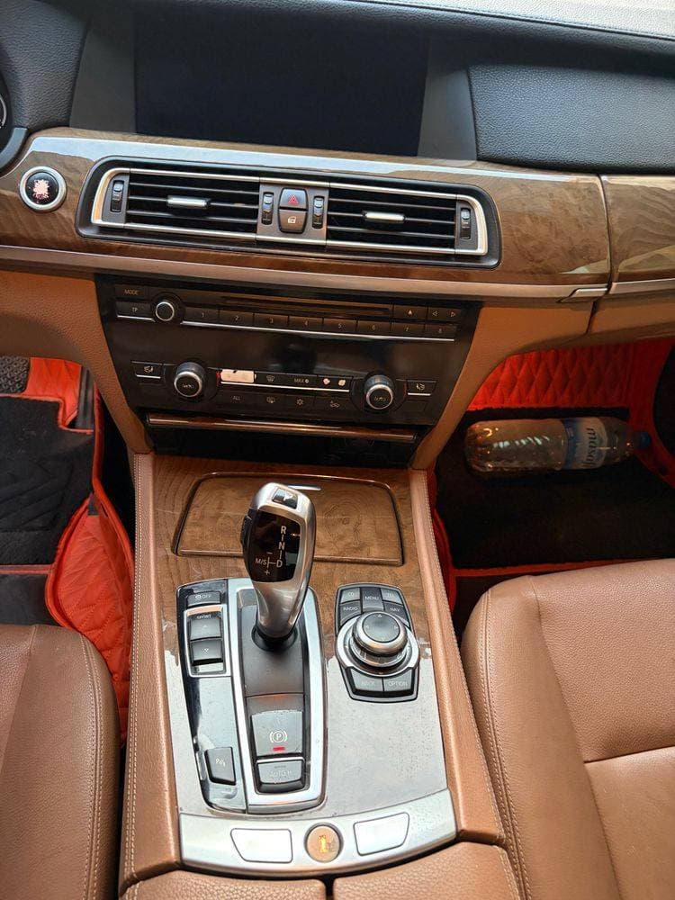 2010 BMW 7 Series thumbnail 4
